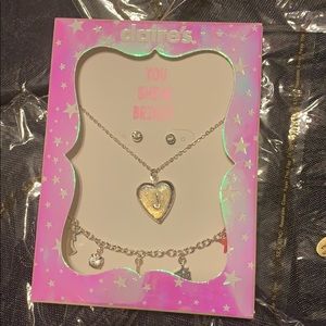 Set of earrings, necklace and bracelet “J”